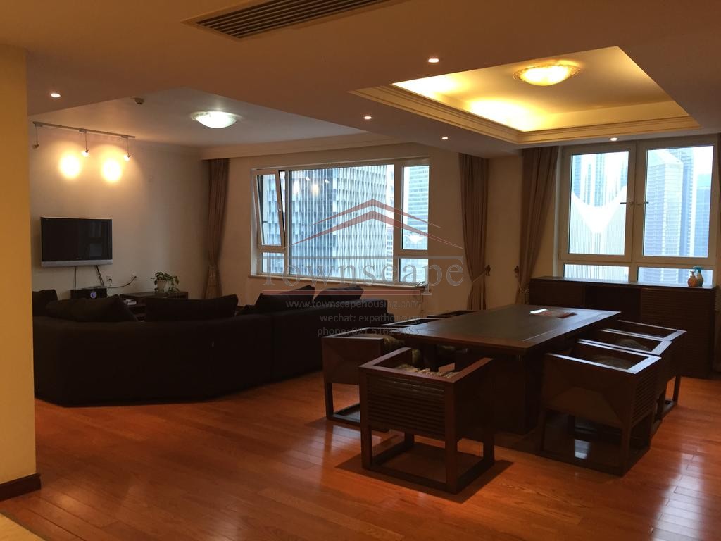  High-Floor Apartment Suite w/River-View in Lujiazui