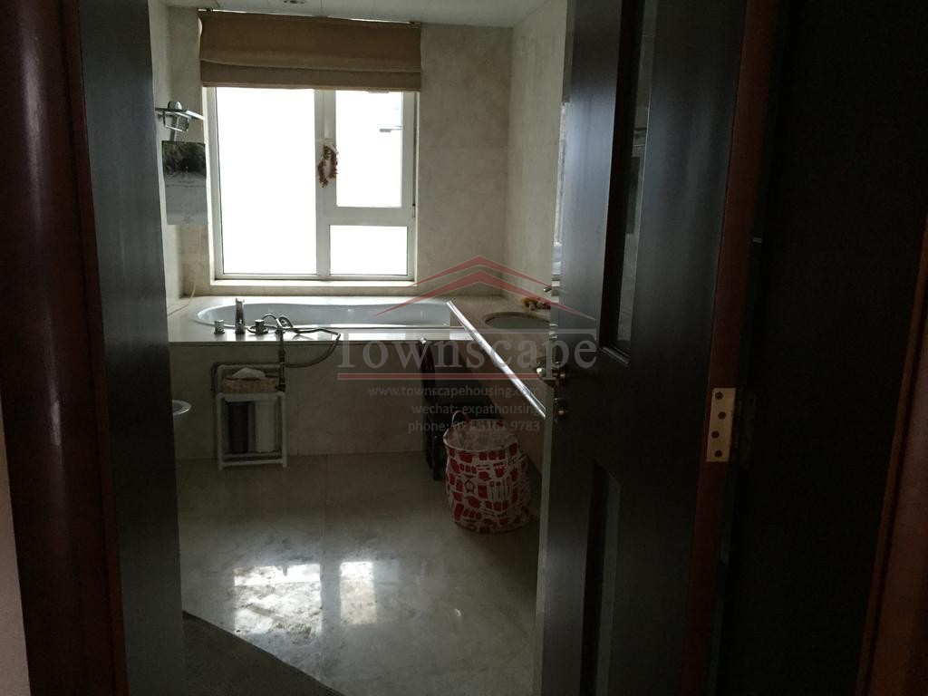  High-Floor Apartment Suite w/River-View in Lujiazui