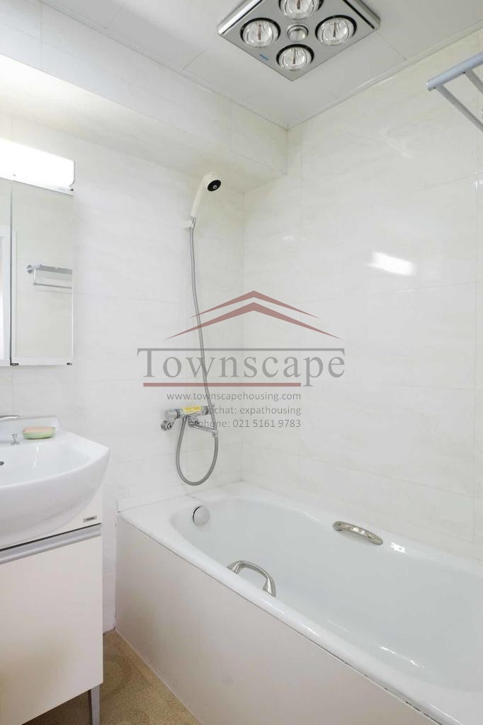  Quiet Affordable 3BR oasis in Jing an