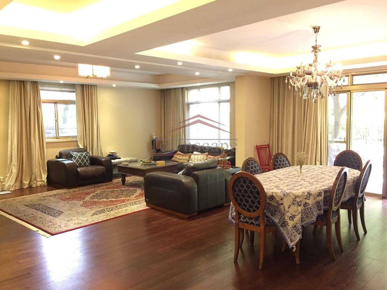  Spectacular 300+ sqm Duplex with Garden in Downtown