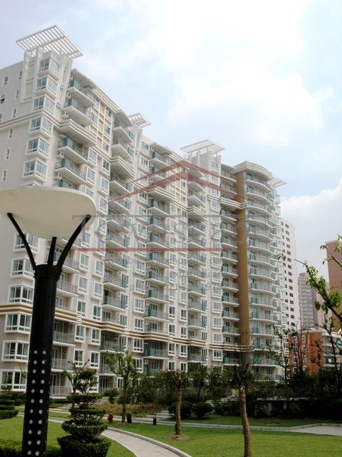  Spacious, Well-Maintained Apartment in Xuhui