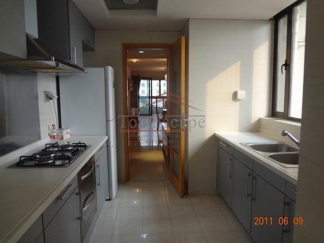  Affordable, Large 3BR Apartment in Xintiandi