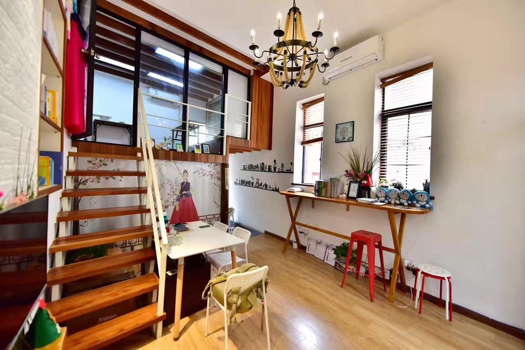 flat with 2 BR Shanghai Charming apartment with lovely garden!