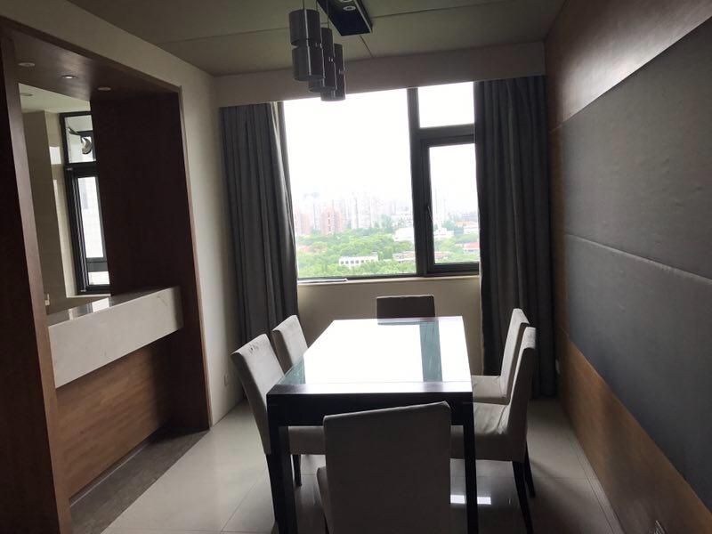  3 BR apartment with nice view!