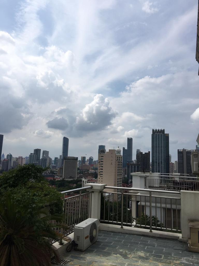 Apartment with nice view Shanghai New Renovation Roof Deck Apartment in the FFC