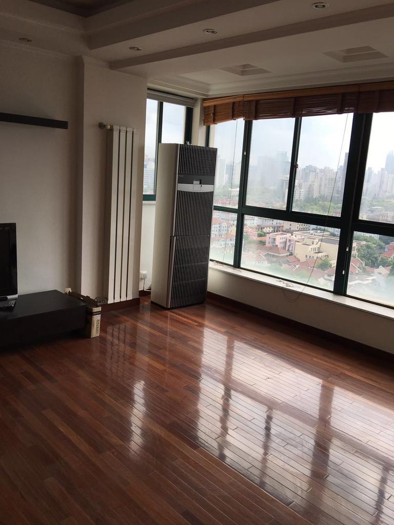 Amazing view apartment Shanghai New Renovation Roof Deck Apartment in the FFC