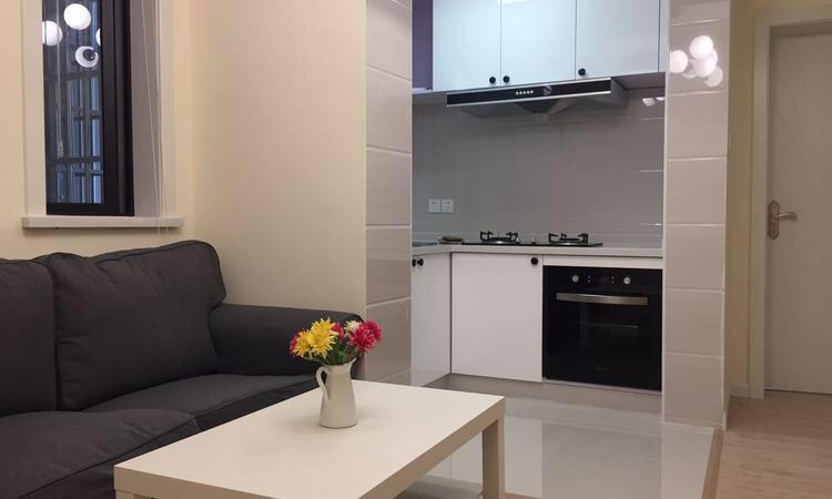 3 bedrooms apartment for rent jing`an shanghai Sweet Deal: 3 BR Apartment Jing