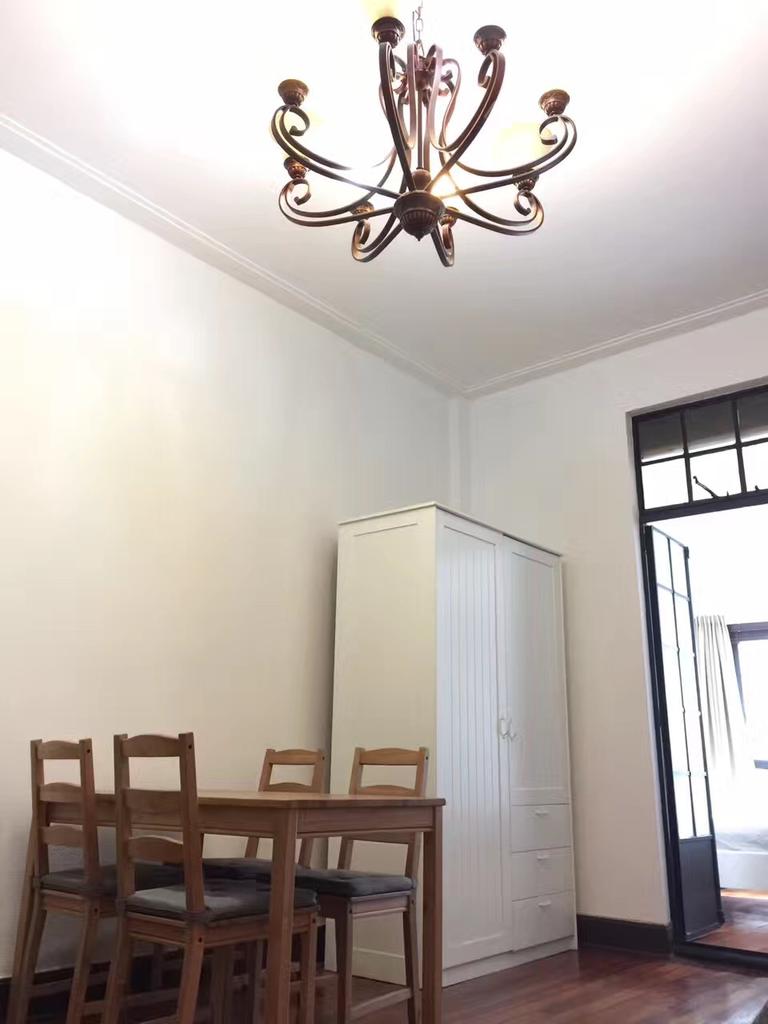  Sunny and Cozy 1 Bedroom Apartment in Xintiandi