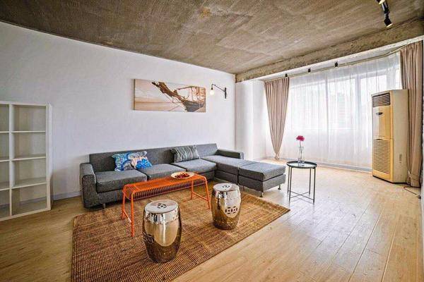  Bright & Spacious Apartment in Changning District