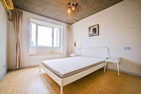  Bright & Spacious Apartment in Changning District
