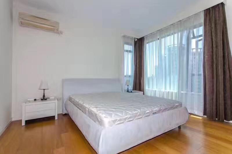 louer un appartement à Xujahui shanghai Bright Three Bedroom Apartment for Rent in Xujiahui