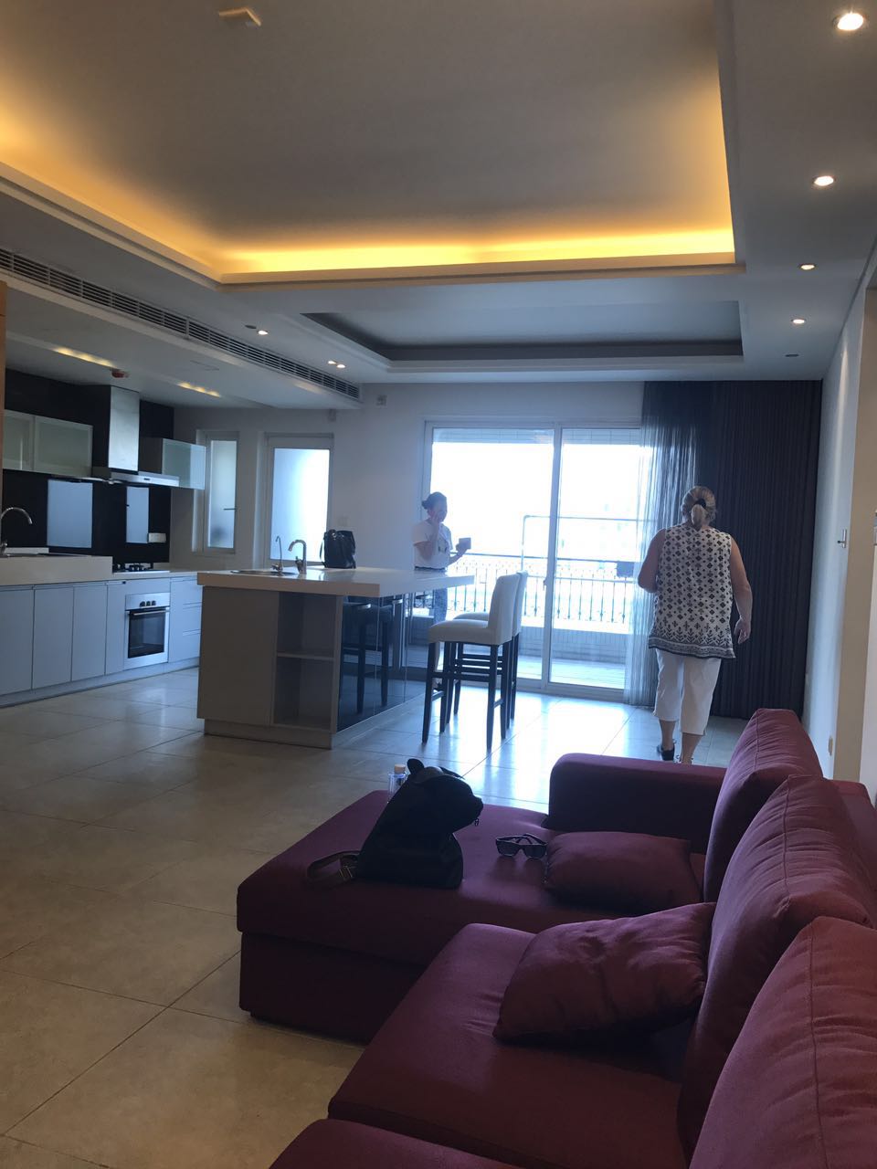  Recent 2BR Apartment with Island Kitchen in Jing