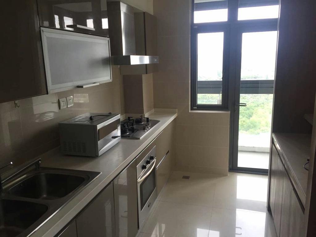 3 bedrooms apartment for rent Shanghai Comfortable 3 Bedrooms Apartment with Floor Heating in Xujahui