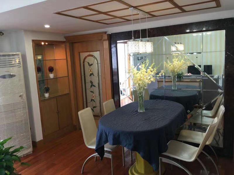 rent affordable 3 bedrooms flat in shanghai Well Priced 3 Bedrooms Apartment in the Downtown of Shanghai