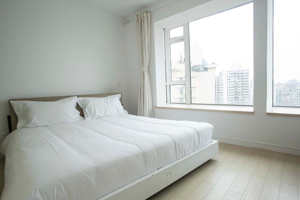 rent 3 bedrooms flat in Xujiahui Shanghai Bright & Comfortable Three Bedrooms Apartment in Xujiahui