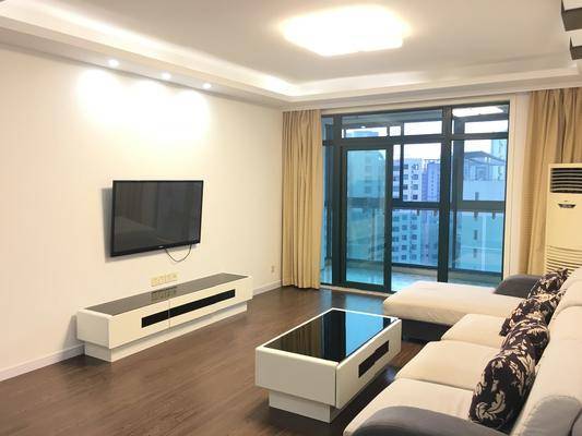 flat for rent in Xujiahui Xujiahui: Nice 3 BR Apartment below the Market Price