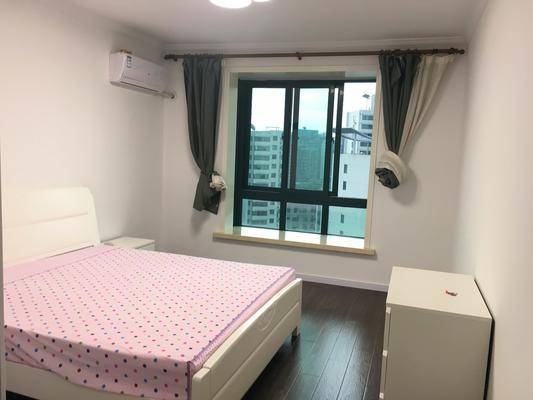 rent three bedrooms apartment Shanghai Xujiahui: Nice 3 BR Apartment below the Market Price