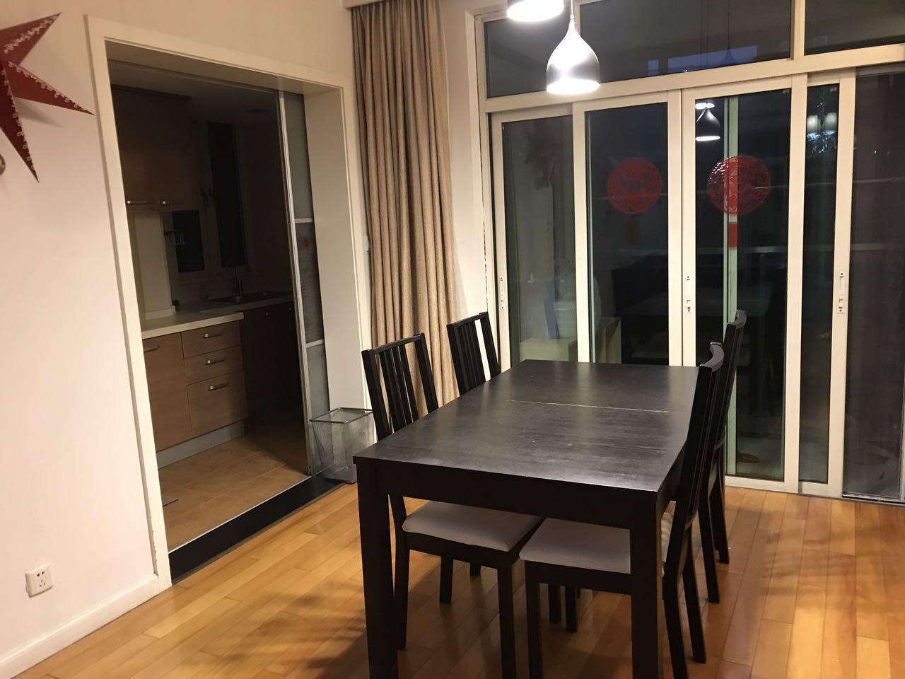 big apartment with cheap price for rent Spacious and well maintained (176sqm) 3bedroom apartment near Nanjing W Rd in Ladoll for rent