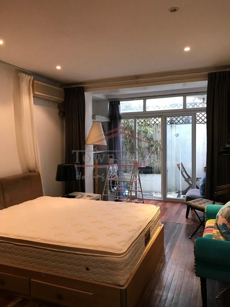  Cozy Old Apartment with Garden for Rent in Former French Concession