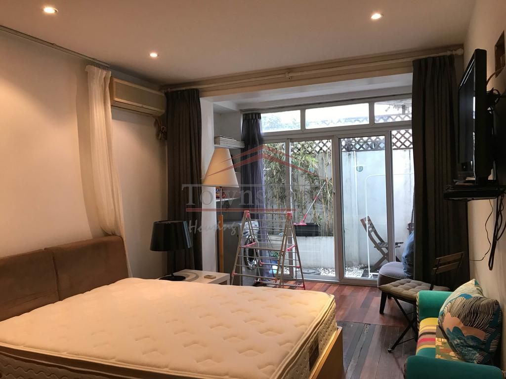  Cozy Old Apartment with Garden for Rent in Former French Concession