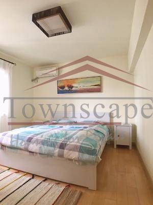  Bright 2BR Apartment at Jingan Temple