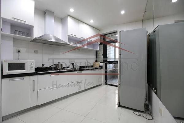  Spacious 3BR Apartment for Rent in Xujiahui