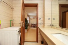  Homey 2BR Apartment in Downtown Shanghai