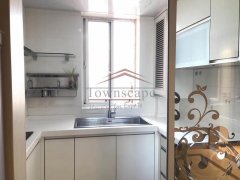  Sunny 2BR Apartment in Xujiahui