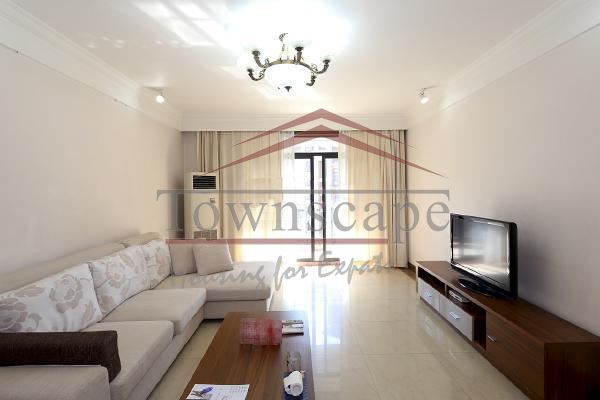  Modern, Sunny 2BR Apartment near Xintiandi