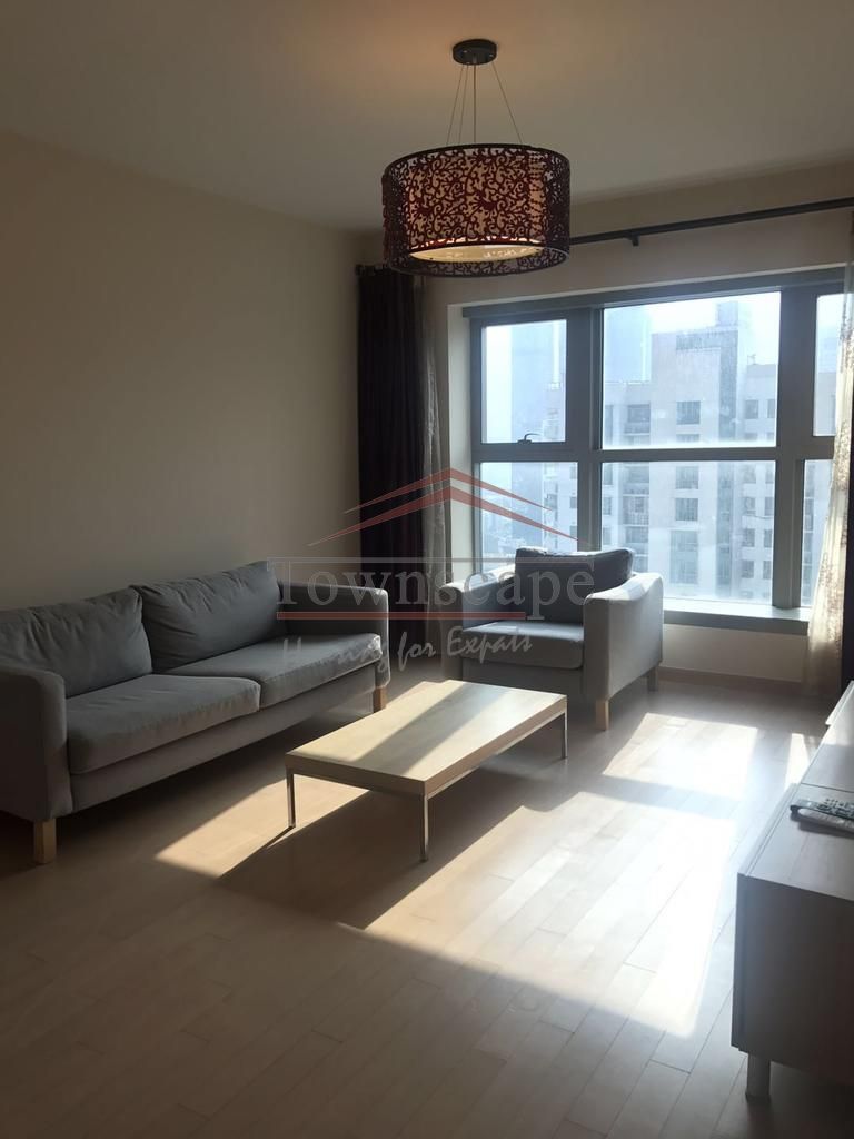  Sunny High-Floor Apartment in Jingan