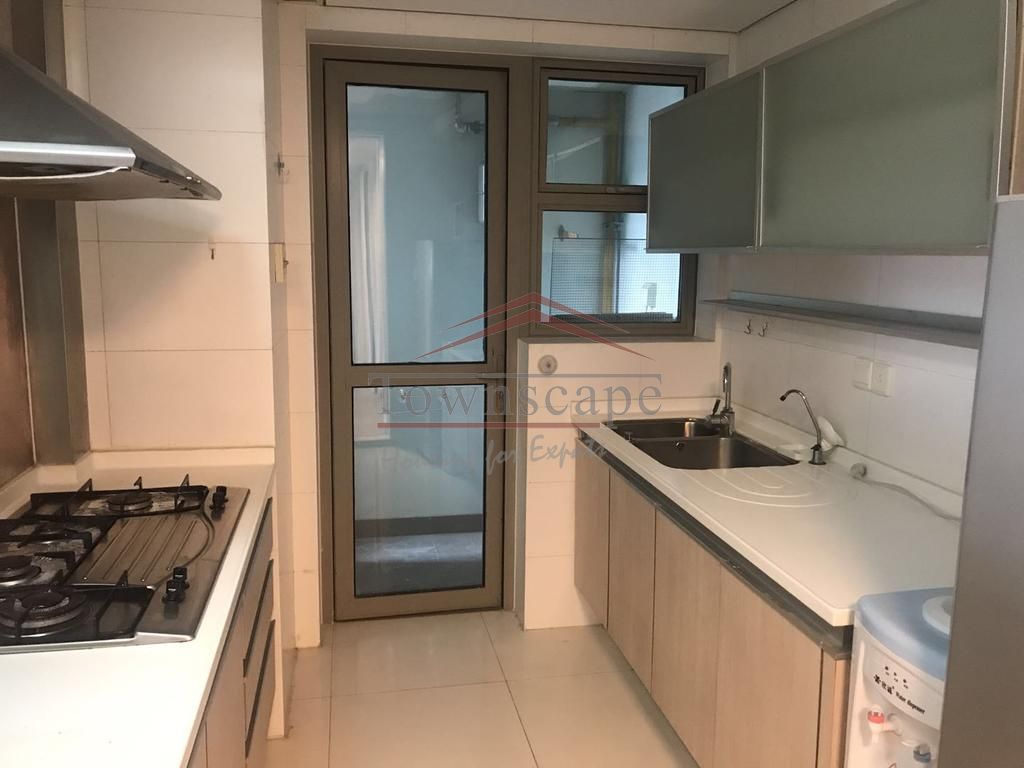  Sunny High-Floor Apartment in Jingan