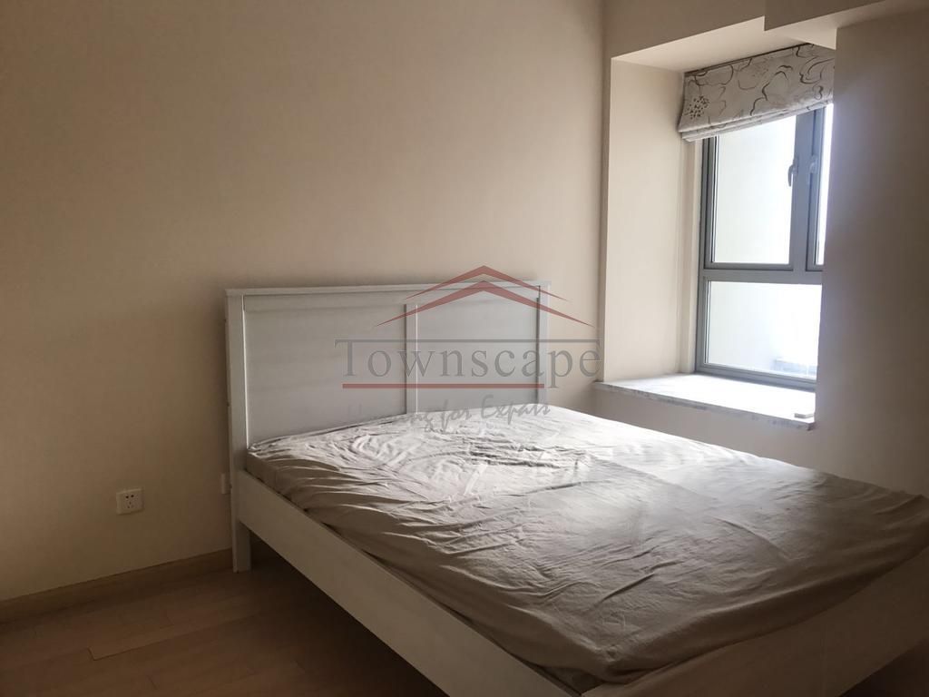  Sunny High-Floor Apartment in Jingan