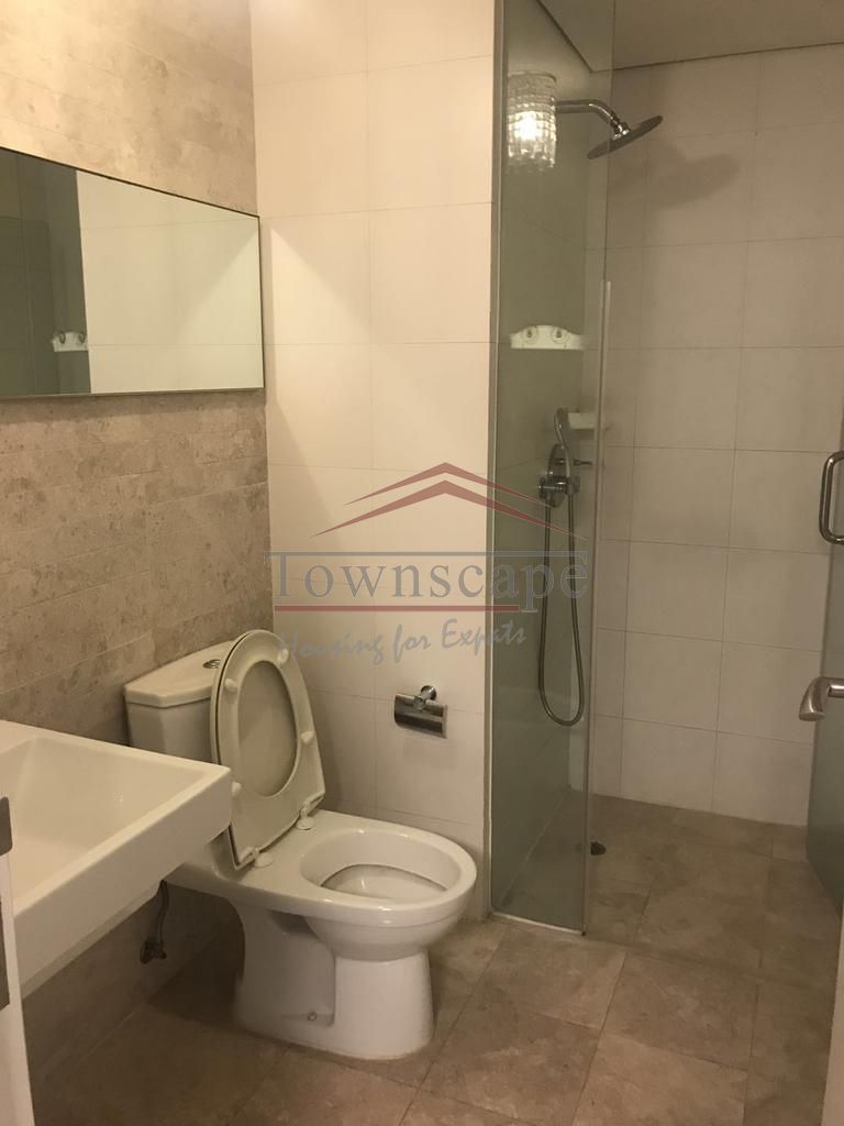  Sunny High-Floor Apartment in Jingan