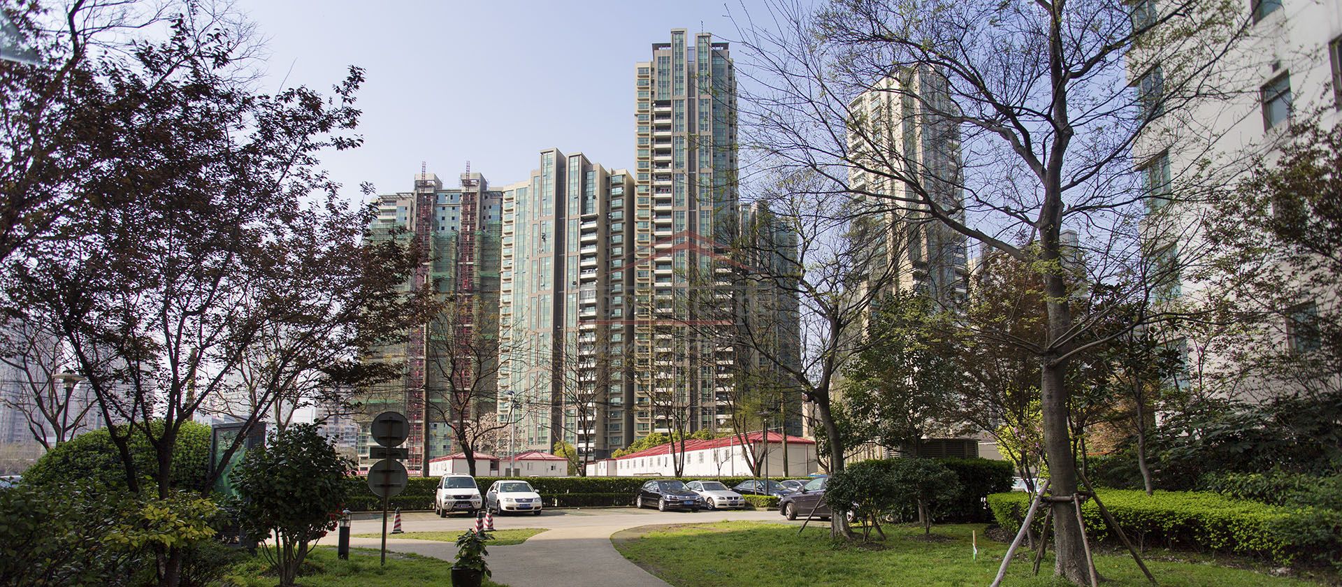  Sunny High-Floor Apartment in Jingan