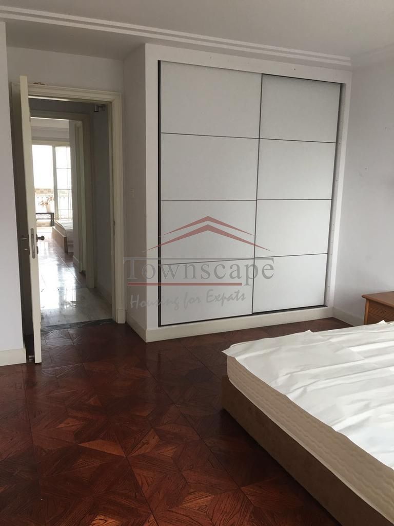  Spacious 2BRApartment with Potential in Jing