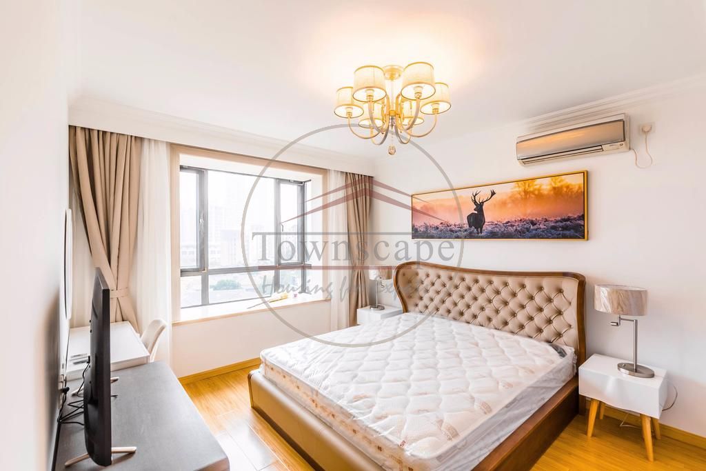  West Nanjing Rd: Modern, Elegant 2BR in good compound