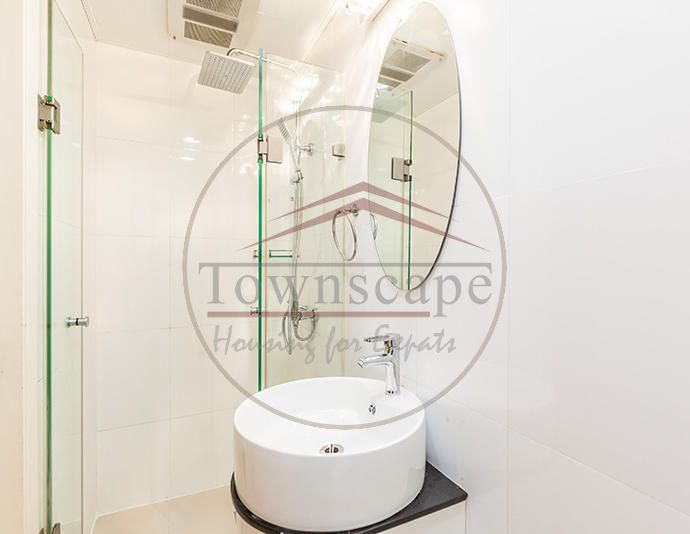  West Nanjing Rd: Modern, Elegant 2BR in good compound