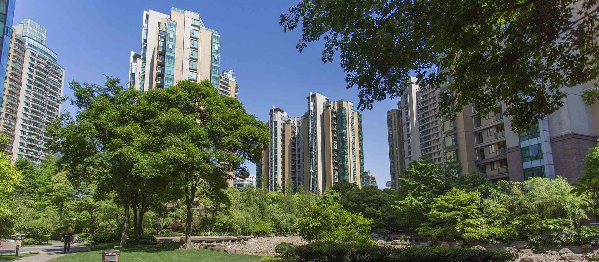  West Nanjing Rd: Modern, Elegant 2BR in good compound