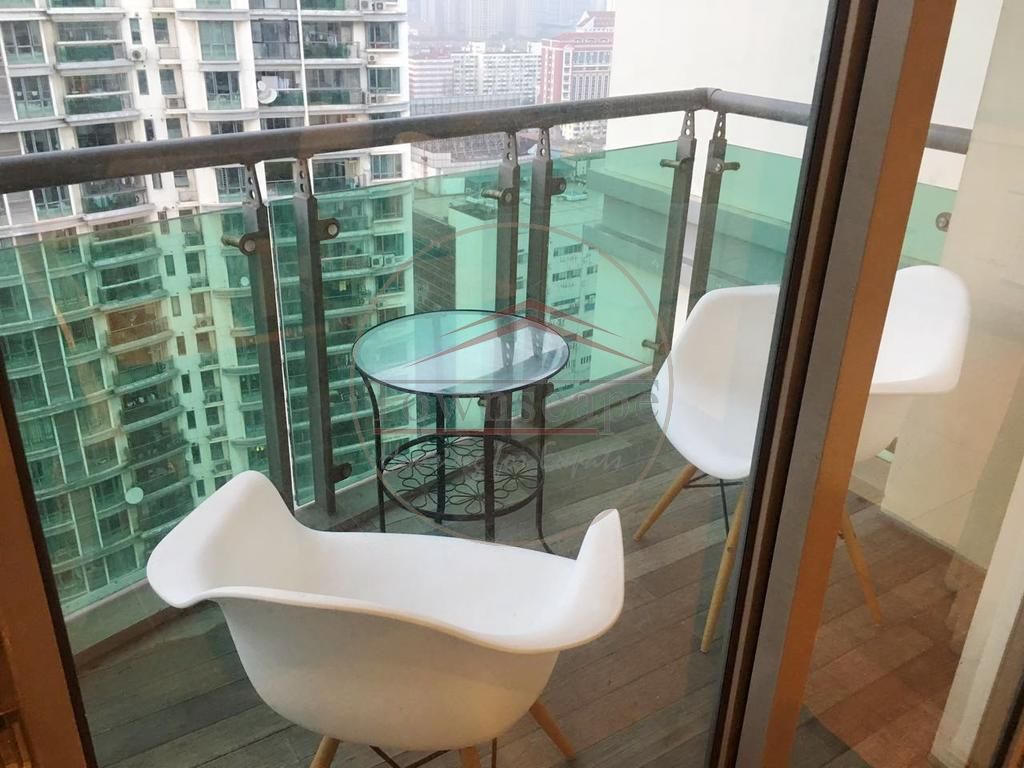  High-Floor Contemporary 3BR Apartment near Tianzifang
