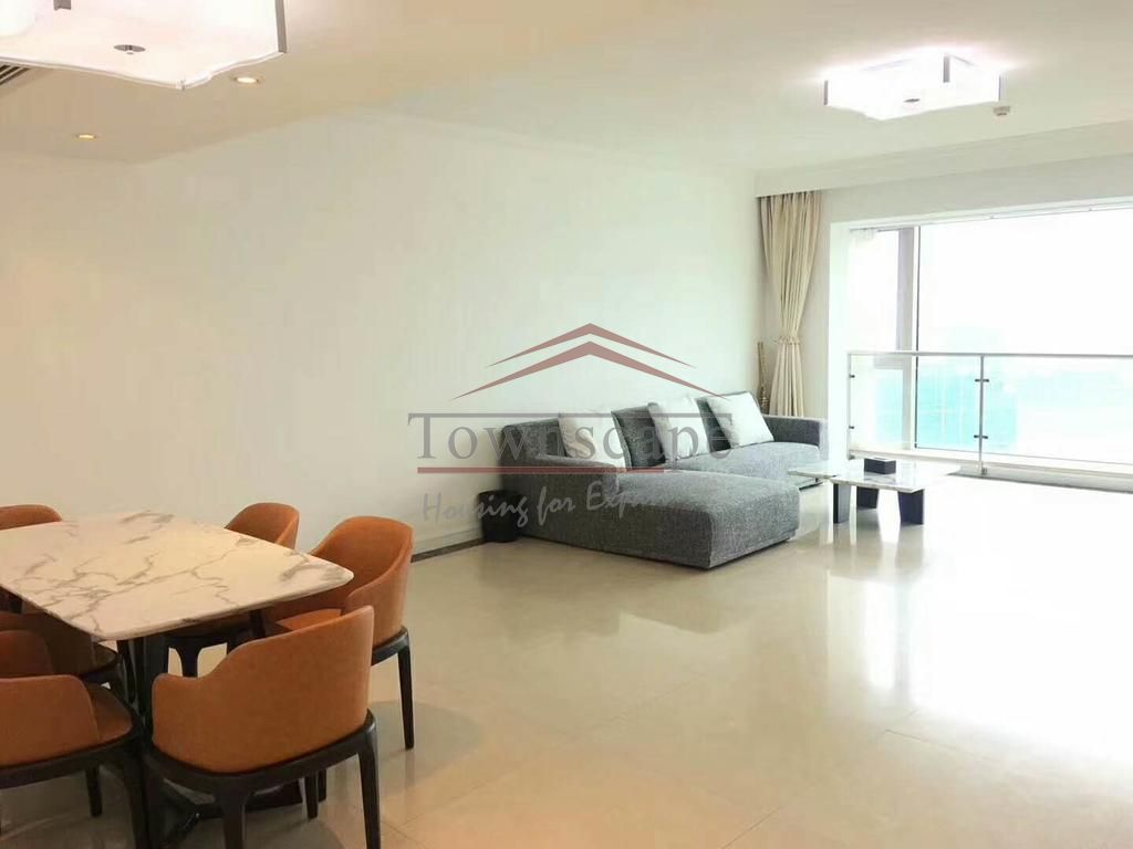  Spacious 3BR Apartment in Lujiazui