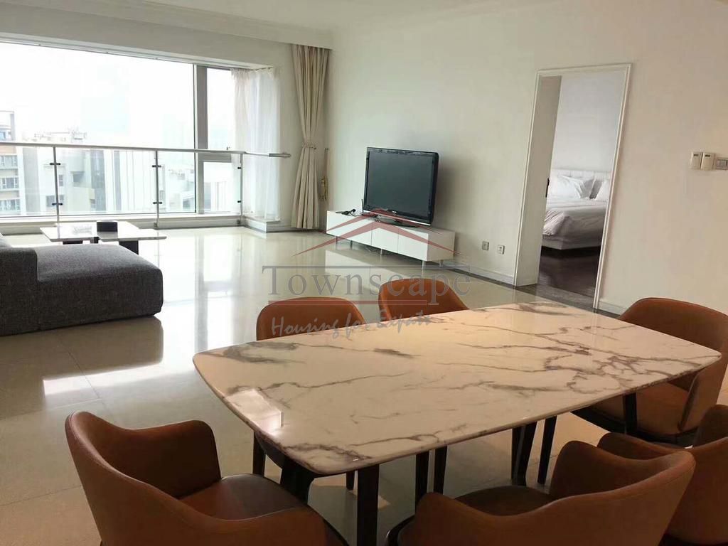  Spacious 3BR Apartment in Lujiazui