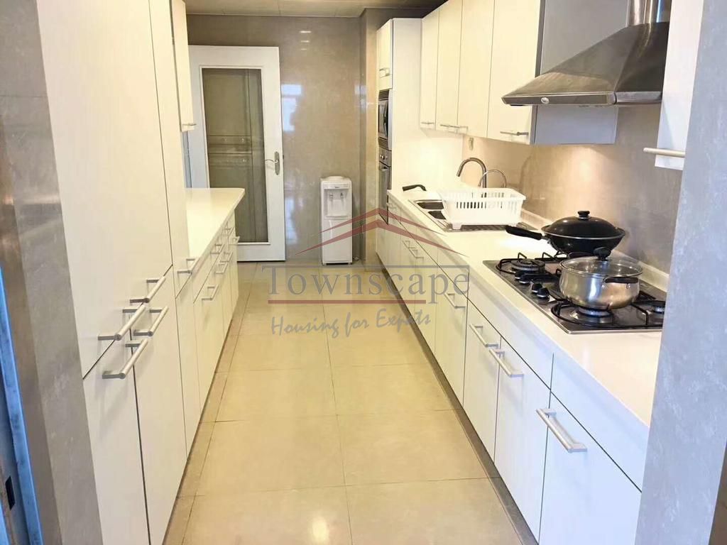  Spacious 3BR Apartment in Lujiazui