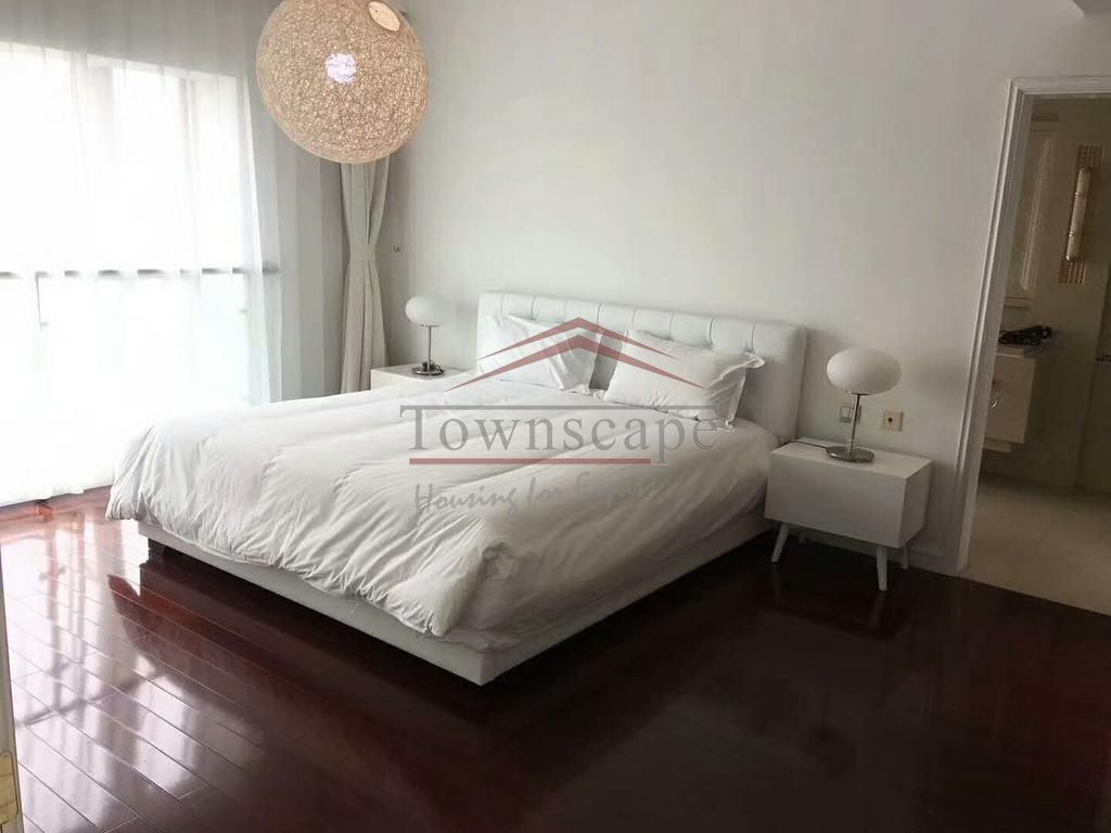  Spacious 3BR Apartment in Lujiazui
