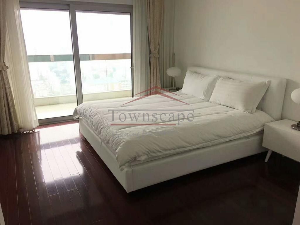  Spacious 3BR Apartment in Lujiazui