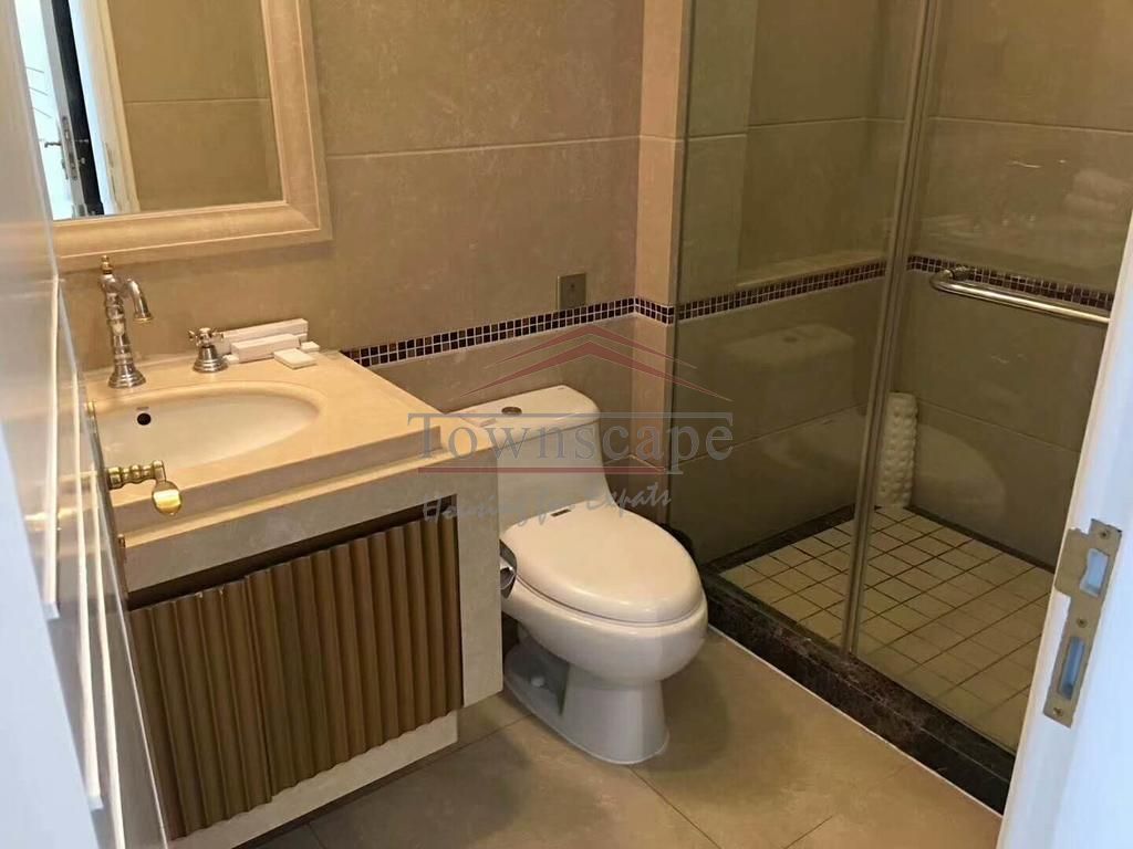  Spacious 3BR Apartment in Lujiazui