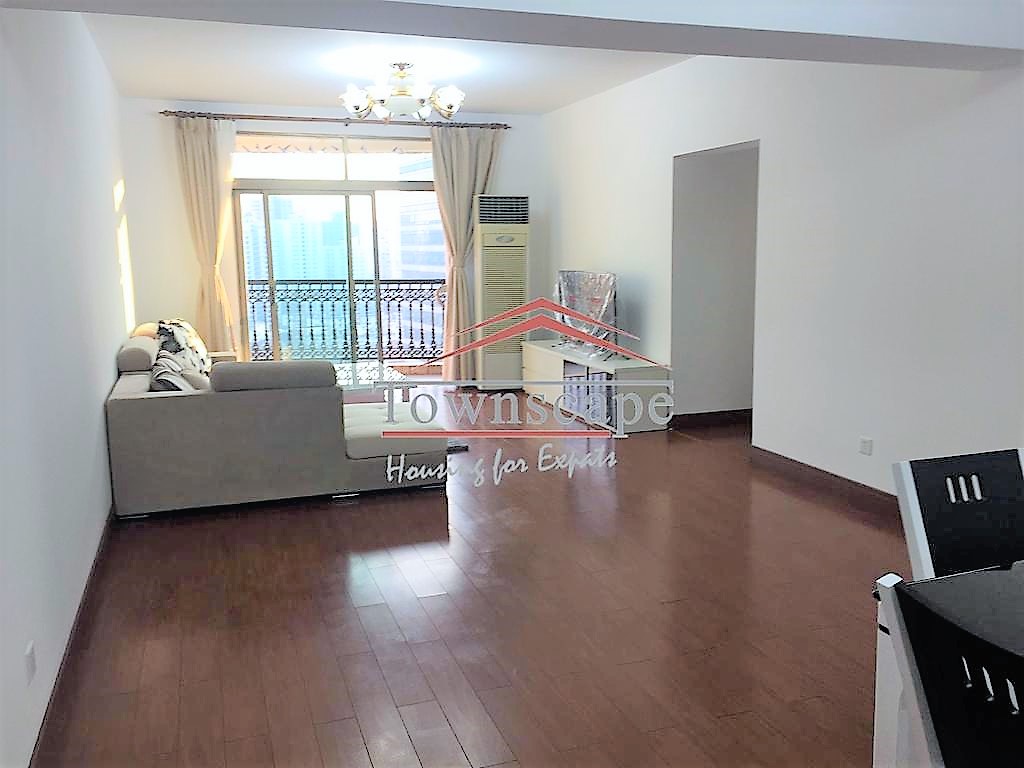  Simple 3BR Apartment near Zhongshan Park