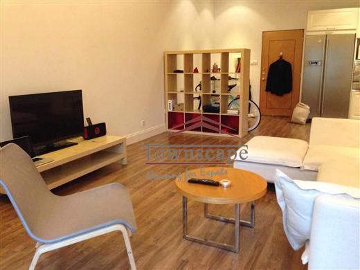  Superb 2BR Apartment in Ambassy Court