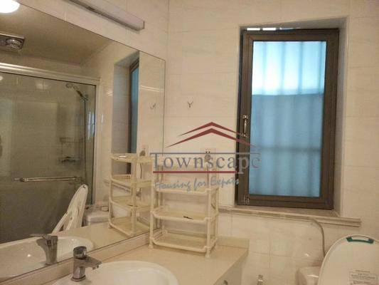  Modern 2BR Apartment near West Nanjing Road