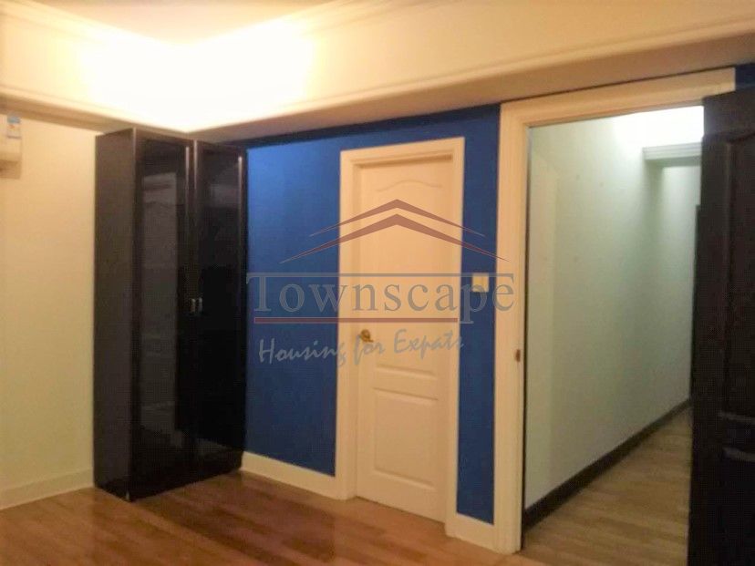  Spacious 2BR Apartment w/Potential in French Concession