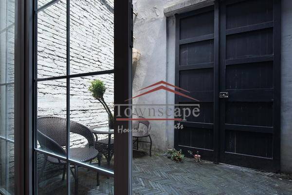  Stylish Loft Apartment with Patio in French Concession